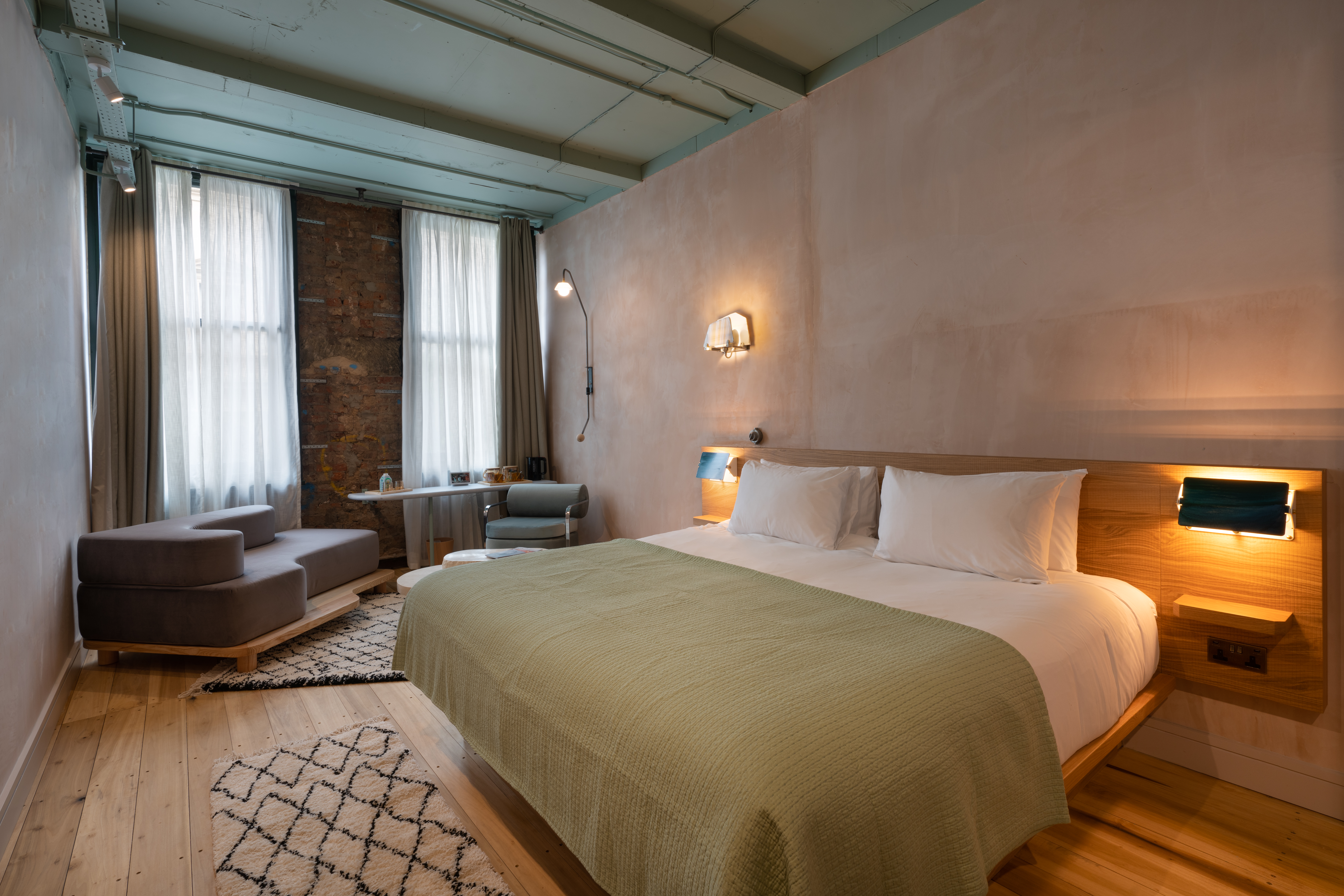 The Alan - hotel room